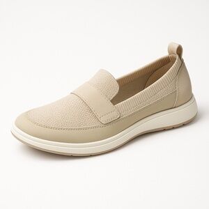 Time and Tru Women's Two-Tone Comfort Loafers Bone Size 8